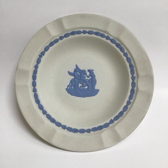 Wedgwood Jasperware Pegasus Ashtray Reverse Blue on Cream Vintage 7” England - Picture 1 of 11